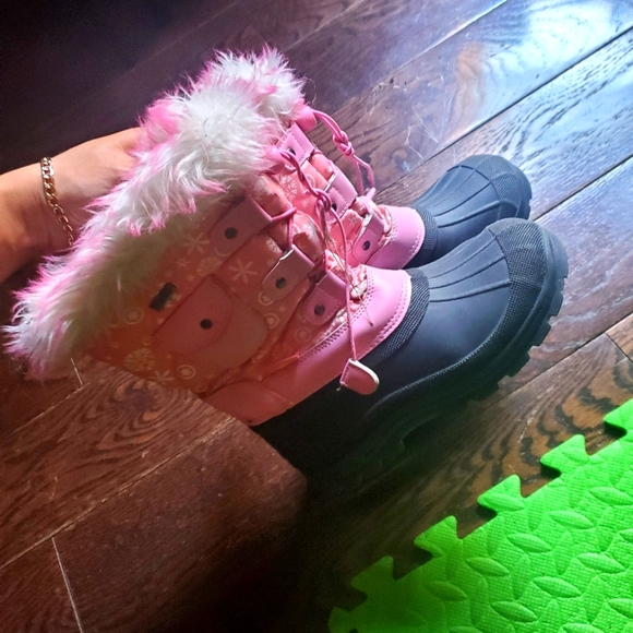 3M Thinsulate Other - Snow Pink size 2 waterproof boots